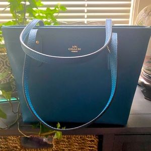 Turquoise Coach mini purse 💙💚